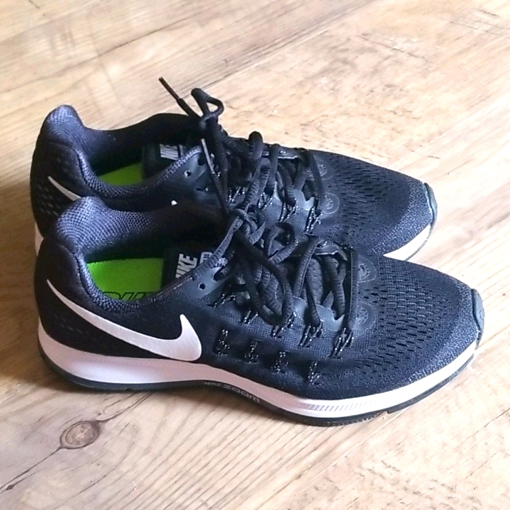 Black and White Nike Pegasus 33